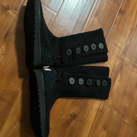 COPY - UGG Women's Classic Cardy Winter Boot - Picture 5 of 9